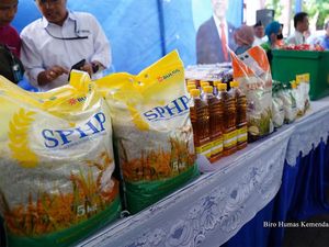 Gerakan Bansos dan Pasar Murah di Semarang