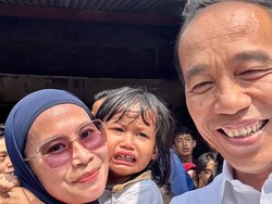Momen Jokowi Tertawa Lihat Ibu-ibu Nyanyi PAN PAN PAN ke Zulhas