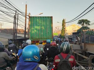 Jalan Osowilangon Surabaya Macet Parah