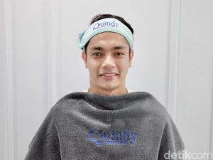 5 Potret Host Jeremiah Rakesh Jalani Perawatan ala Selena Gomez 5 Potret Host Jeremiah Rakesh Jalani Perawatan ala Selena Gomez