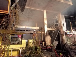 Ruko 3 Lantai di Kuta Utara Ludes Terbakar, Sekeluarga Dilarikan ke RS