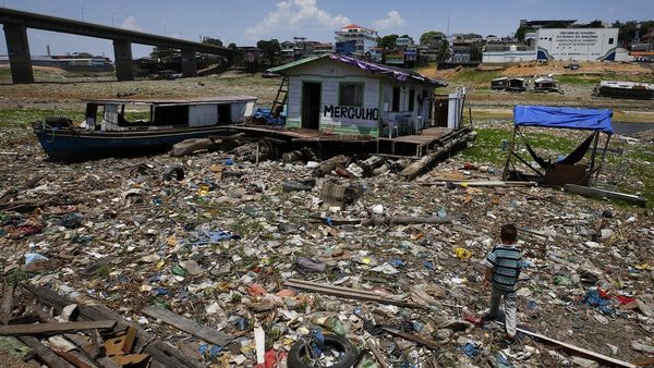 Kekeringan Parah Ancam Kehidupan 500 Ribu Warga Amazon