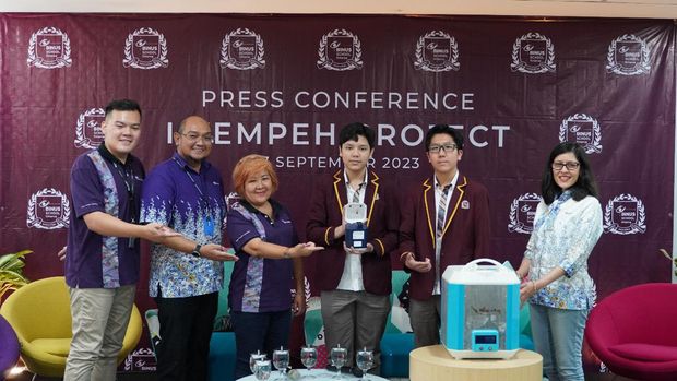 Kenneth William Santoso dan Davrell Mylka Jowkins