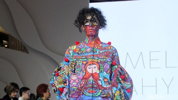 10 Koleksi Busana Mel Ahyar x Pelukis Erica Hestu di Fashion Nation 2023