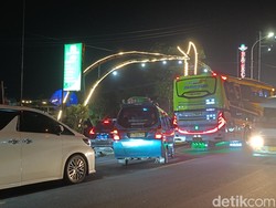 Lalin Puncak Bogor Menuju Simpang Gadog Padat Malam Ini