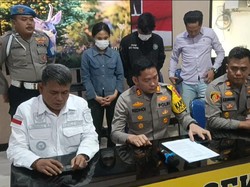 Pasangan Kumpul Kebo Raja Tega Buang Bayi di Teras Rumah Warga