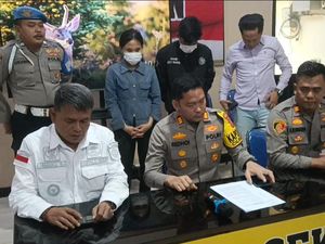 Pasangan Kumpul Kebo Raja Tega Buang Bayi di Teras Rumah Warga Pasangan Kumpul Kebo Raja Tega Buang Bayi di Teras Rumah Warga