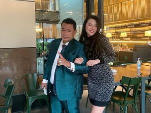 Momen Lisa Oktaviani Aspri ke-27 Hotman Paris Saat Makan Bersama Momen Lisa Oktaviani Aspri ke-27 Hotman Paris Saat Makan Bersama