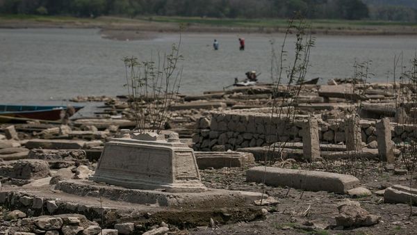 Makam Kuno Muncul dari Waduk Gajah Mungkur yang Mengering