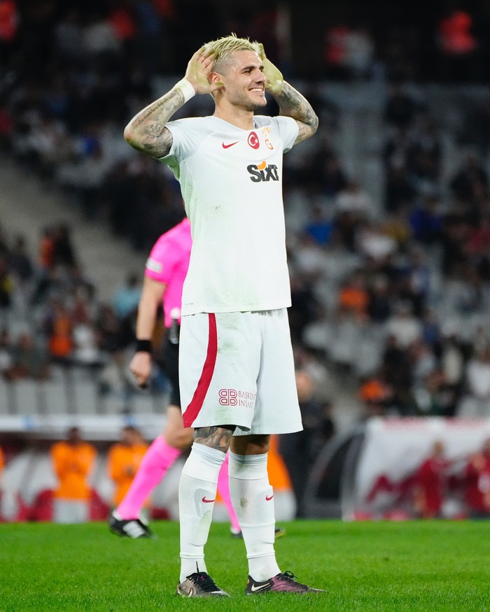 Mauro Icardi Mauro Icardi viral di media sosial usai eksekusi tendangan penaltinya di Liga Turki. Pemain Galatasaray itu mencoba penalti dua sentuhan, Rabu (27/9/2023).