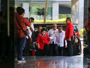 Momen Megawati-Ketum Parpol Pendukung Ganjar Hadiri Rapat TPN Momen Megawati-Ketum Parpol Pendukung Ganjar Hadiri Rapat TPN