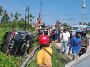 Penampakan Mobil Eks Bupati Mamasa Terbalik Gegara Rem Blong Penampakan Mobil Eks Bupati Mamasa Terbalik Gegara Rem Blong