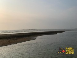 Mitos di Balik Pasir Pantai Kejawanan Dikaji Secara Ilmiah Unpad