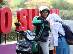 Grab Bagikan 1.158 Beasiswa pada Anak Driver, Ini Kisah Inspiratif Mereka