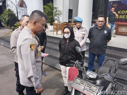 Polisi Kembalikan Motor Korban Begal di Bandung Usai Viral