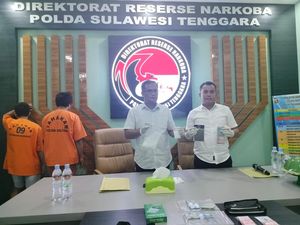 2 Pengedar Narkoba di Kolaka Ditangkap, 422 Gram Sabu-Rp 24 Juta Disita 2 Pengedar Narkoba di Kolaka Ditangkap, 422 Gram Sabu-Rp 24 Juta Disita