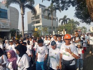 Meriahkan Fun Walk di Karawang, Relawan Sandiaga Bantu UMKM Naik Kelas Meriahkan Fun Walk di Karawang, Relawan Sandiaga Bantu UMKM Naik Kelas