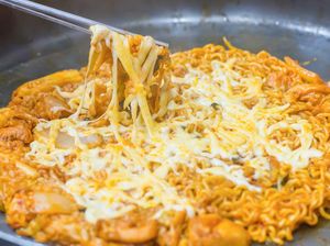 Resep Mie Goreng Ayam Keju Mozzarella yang Mulur Gurih dan Praktis Dibuat Resep Mie Goreng Ayam Keju Mozzarella yang Mulur Gurih dan Praktis Dibuat