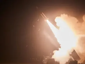 Ukraina Serang Lapangan Militer Rusia Pakai Rudal Jarak Jauh Buatan AS