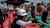 Serunya Lomba Tarik Kereta Seberat 80 Ton di Yogja