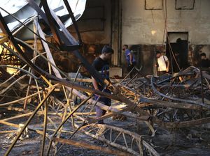 Penampakan Puing-puing Kebakaran Maut Pesta Pernikahan di Irak