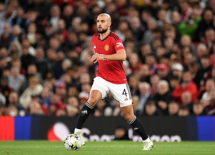 Soccer Football - Carabao Cup - Third Round - Manchester United v Crystal Palace - Old Trafford, Manchester, Britain - September 26, 2023 Manchester Uniteds Sofyan Amrabat in action REUTERS/Peter Powell NO USE WITH UNAUTHORIZED AUDIO, VIDEO, DATA, FIXTURE LISTS, CLUB/LEAGUE LOGOS OR LIVE SERVICES. ONLINE IN-MATCH USE LIMITED TO 45 IMAGES, NO VIDEO EMULATION. NO USE IN BETTING, GAMES OR SINGLE CLUB/LEAGUE/PLAYER PUBLICATIONS.