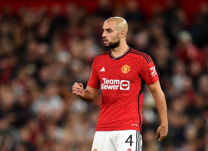Soccer Football - Carabao Cup - Third Round - Manchester United v Crystal Palace - Old Trafford, Manchester, Britain - September 26, 2023  Manchester Uniteds Sofyan Amrabat Action Images via Reuters/Peter Powell NO USE WITH UNAUTHORIZED AUDIO, VIDEO, DATA, FIXTURE LISTS, CLUB/LEAGUE LOGOS OR LIVE SERVICES. ONLINE IN-MATCH USE LIMITED TO 45 IMAGES, NO VIDEO EMULATION. NO USE IN BETTING, GAMES OR SINGLE CLUB/LEAGUE/PLAYER PUBLICATIONS.