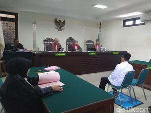 Sebar Video Syur Eks Istri, Kades di Magelang Divonis 1 Tahun 10 Bulan Bui Sebar Video Syur Eks Istri, Kades di Magelang Divonis 1 Tahun 10 Bulan Bui
