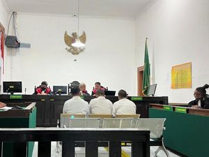 Terlibat SPK Fiktif, Eks Kadinsos Sukabumi Divonis 2 Tahun Bui Terlibat SPK Fiktif, Eks Kadinsos Sukabumi Divonis 2 Tahun Bui