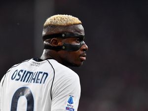 Napoli Coret Osimhen dari Skuad, Kasih Nomor 9 ke Lukaku