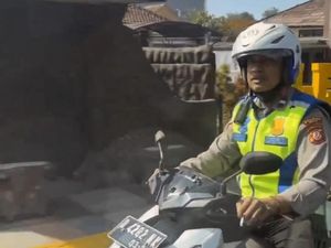 Viral Polantas Motoran Sambil Merokok, Kapolres Cimahi Minta Maaf Viral Polantas Motoran Sambil Merokok, Kapolres Cimahi Minta Maaf
