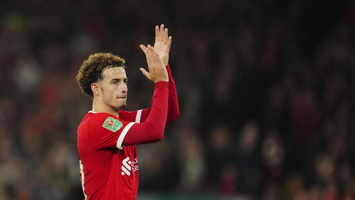 Liverpools Curtis Jones applauds fans at the end of the English League Cup third round soccer match between Liverpool and Leicester City at the Anfield stadium in Liverpool, England, Wednesday, Sept. 27, 2023. (AP Photo/Jon Super)