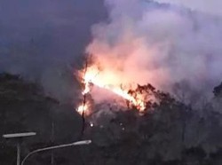 Kawasan Wisata Bukit Mongkrang Tawangmangu Terbakar Lagi!