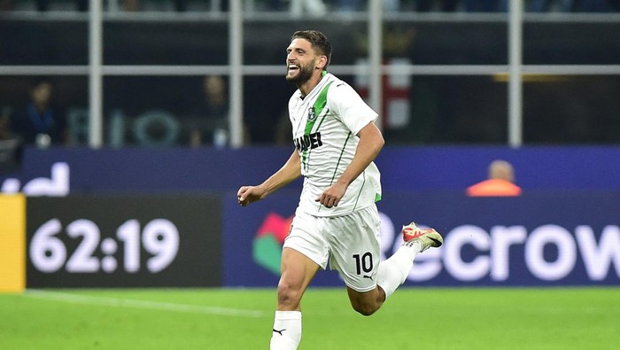 Soccer Football - Serie A - Inter Milan v U.S. Sassuolo - San Siro, Milan, Italy - September 27, 2023 U.S. Sassuolos Domenico Berardi celebrates scoring their second goal REUTERS/Massimo Pinca