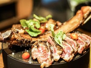 Empuk Juicy Dry Aged T-Bone Steak Di Restoran Bergaya Spanyol Ini Empuk Juicy Dry Aged T-Bone Steak Di Restoran Bergaya Spanyol Ini
