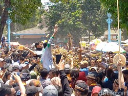 Antusiasme Warga Rayah Gunungan Grebeg Maulid di Solo