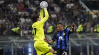 Meski kalah, Inter masih di puncak klasemen Serie A dengan 15 poin dari enam laga, sama dengan AC Milan di posisi kedua. 
