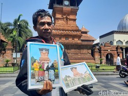 Berkah bagi Juru Foto Menara Kudus Saat Libur Maulid