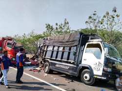 Truk Tangki BBM Tabrakan di Tol Cipali, Satu Orang Tewas