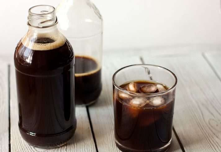 Racikan cold brew dan es kopi Jepang