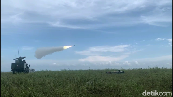 Lesat Rudal Arhanud TNI AD Berekor Api