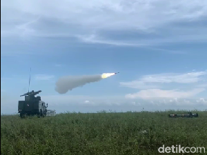 Lesat Rudal Arhanud TNI AD Berekor Api Lesat Rudal Arhanud TNI AD Berekor Api