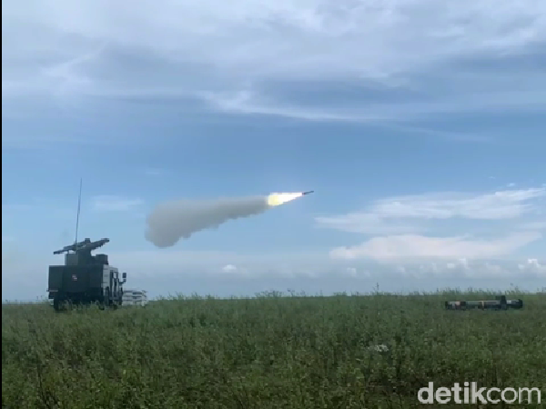 Lesat Rudal Arhanud TNI AD Berekor Api