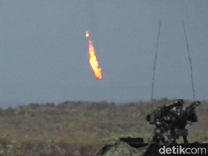 Latihan TNI AD di Lumajang: Rudal Arhanud Hancurkan Pesawat Musuh Latihan TNI AD di Lumajang: Rudal Arhanud Hancurkan Pesawat Musuh
