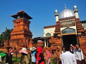 Sejarah Masjid Menara Kudus, Simbol Akulturasi Budaya dan Keunikannya Sejarah Masjid Menara Kudus, Simbol Akulturasi Budaya dan Keunikannya