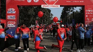Meriahnya Jalan Sehat Hari Jantung Sedunia di GBK