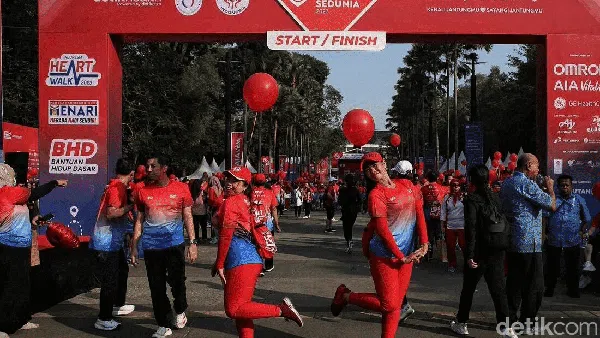 Meriahnya Jalan Sehat Hari Jantung Sedunia di GBK