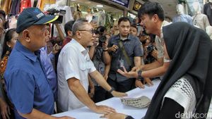 Momen Mendag Kunjungi Pasar Tanah Abang dan Dicurhati Pedagang