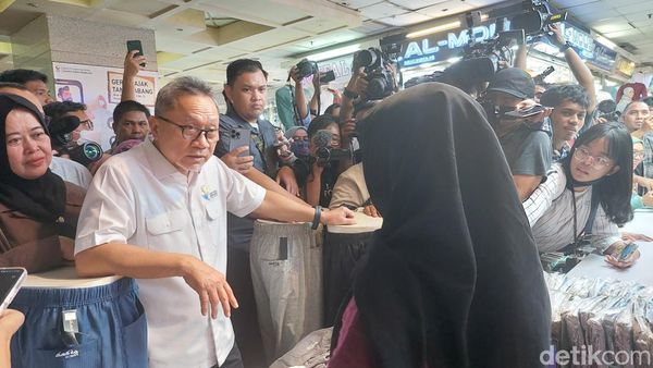 Momen Pedagang Tanah Abang Curhat ke Zulhas Keluhkan TikTok Shop