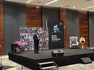 Peringati HUT ke-76, Luhut Luncurkan Buku Luhut di Mata Kita-Kita Peringati HUT ke-76, Luhut Luncurkan Buku Luhut di Mata Kita-Kita